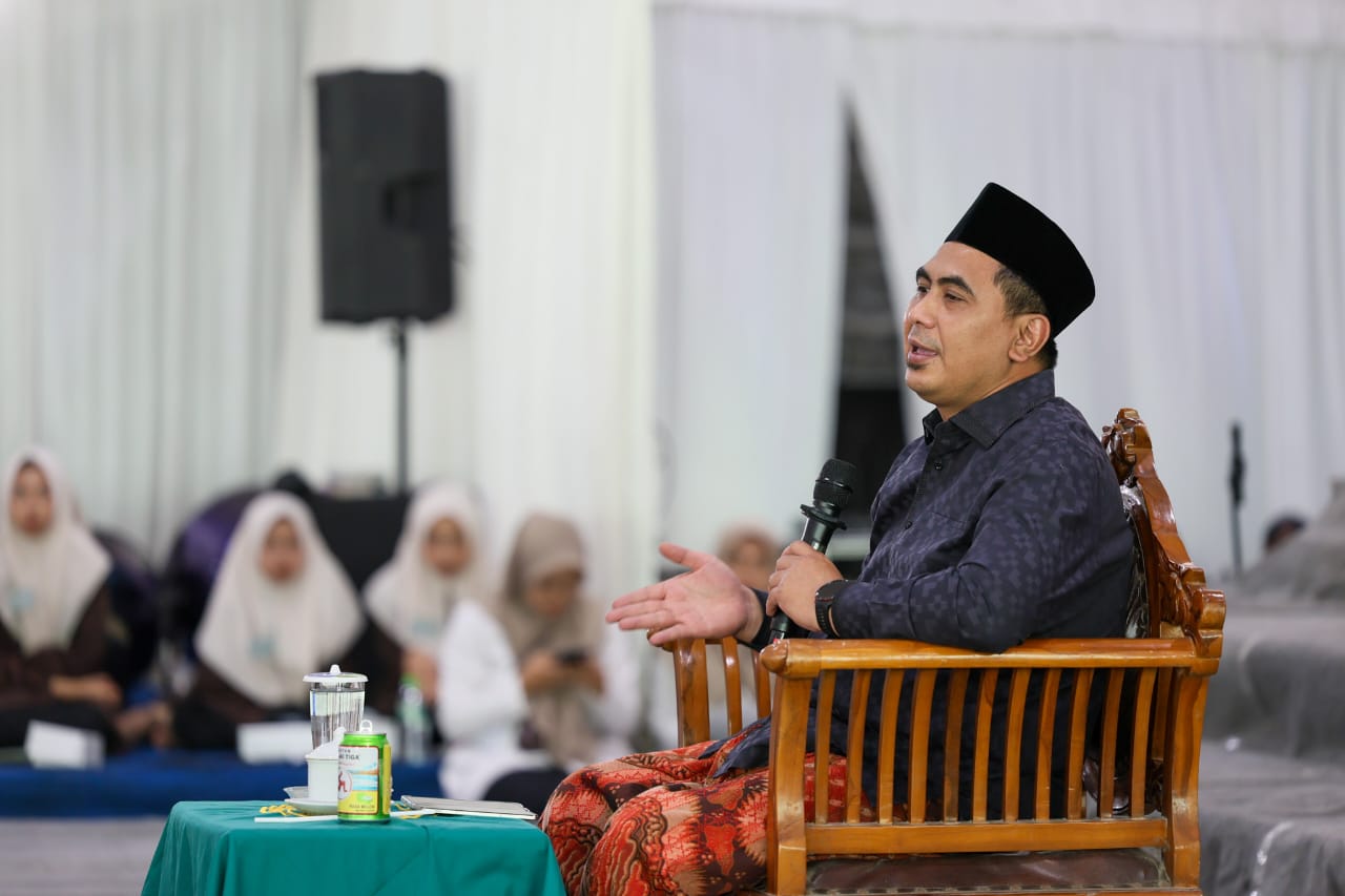 sumber gambar :https://jatengprov.go.id/publik/pemprov-jateng-beri-tali-asih-untuk-76-penghafal-al-quran-tanpa-lihat-ktp/