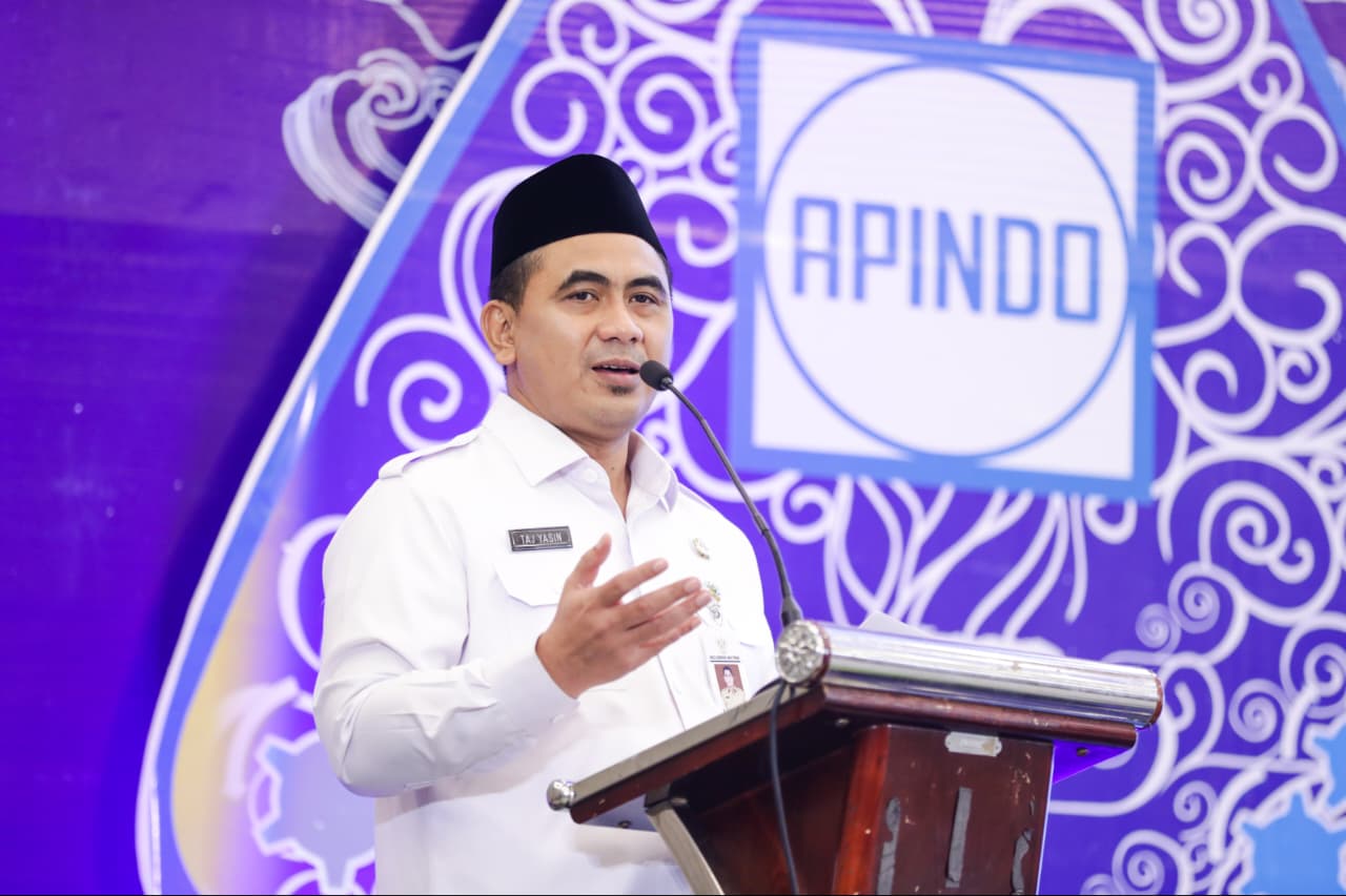 Sumber Foto : https://jatengprov.go.id/publik/jadi-kunci-investasi-taj-yasin-dorong-kebersamaan-pengusaha-dan-pekerja-di-jateng/