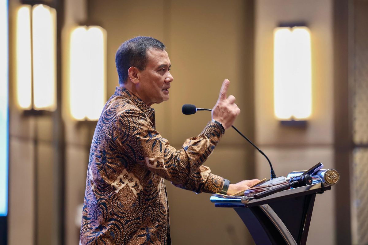sumber : https://news.detik.com/bangun-indonesia/d-8518157/kebut-perbaikan-jalan-gubernur-jateng-instruksikan-apbd-perubahan-2026/amp