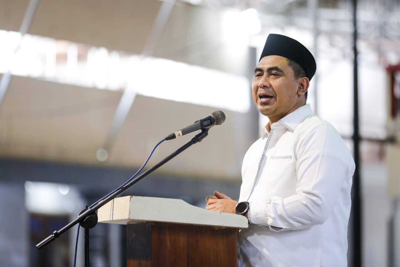 Sumber gambar : https://jatengprov.go.id/publik/hadiri-manaqib-qubra-di-cilacap-gus-yasin-minta-doa-ulama-untuk-bangsa/