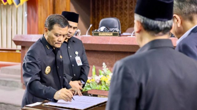 Sumber Gambar : https://jatengprov.go.id/publik/pertanggungjawaban-apbd-jateng-2025-disetujui/
