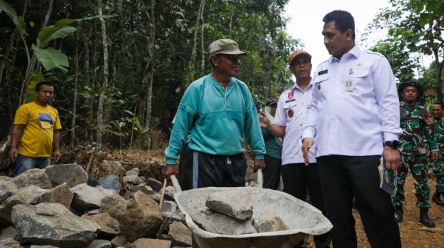 Sumber gambar : https://jatengprov.go.id/publik/taj-yasin-dorong-tmmd-jangkau-desa-terpencil-buka-akses-dan-peluang-ekonomi/