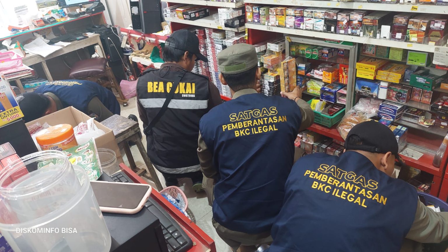 Sumber gambar : https://jatengprov.go.id/beritadaerah/operasi-gabungan-di-rembang-dan-jepara-berhasil-amankan-puluhan-ribu-batang-rokok-ilegal/