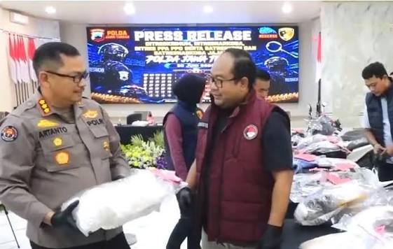 Sumber gambar : https://mediahub.polri.go.id/in/image/detail/495815-salep-mengandung-ganja-dari-thailand-beredar-melalui-marketplace