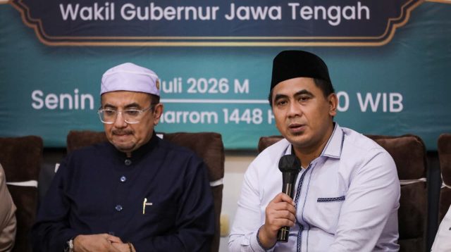 Sumber Gambar : https://jatengprov.go.id/publik/taj-yasin-perluas-kerja-sama-jateng-malaka-gandeng-pesantren-untuk-pertukaran-santri-dan-guru/