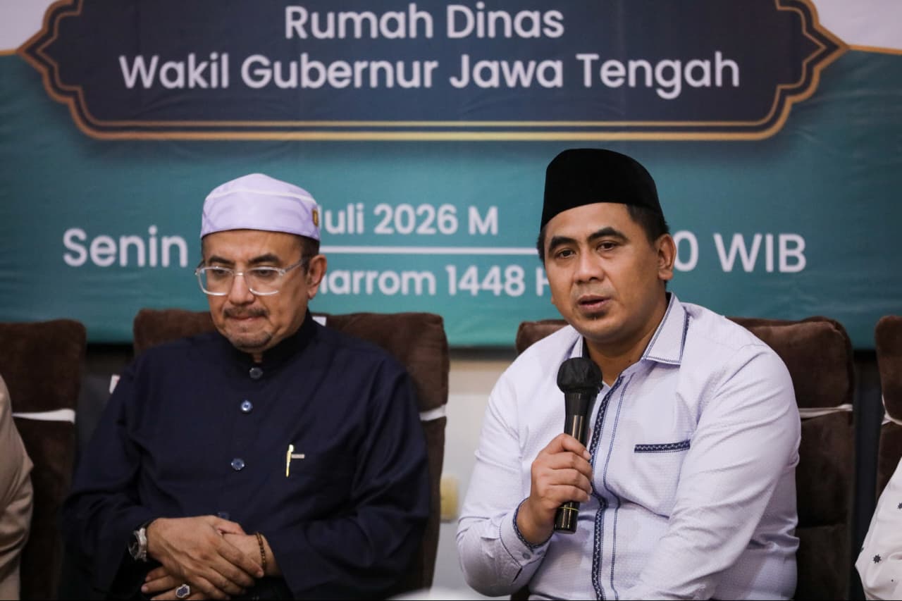 Sumber Gambar : https://jatengprov.go.id/publik/taj-yasin-perluas-kerja-sama-jateng-malaka-gandeng-pesantren-untuk-pertukaran-santri-dan-guru/