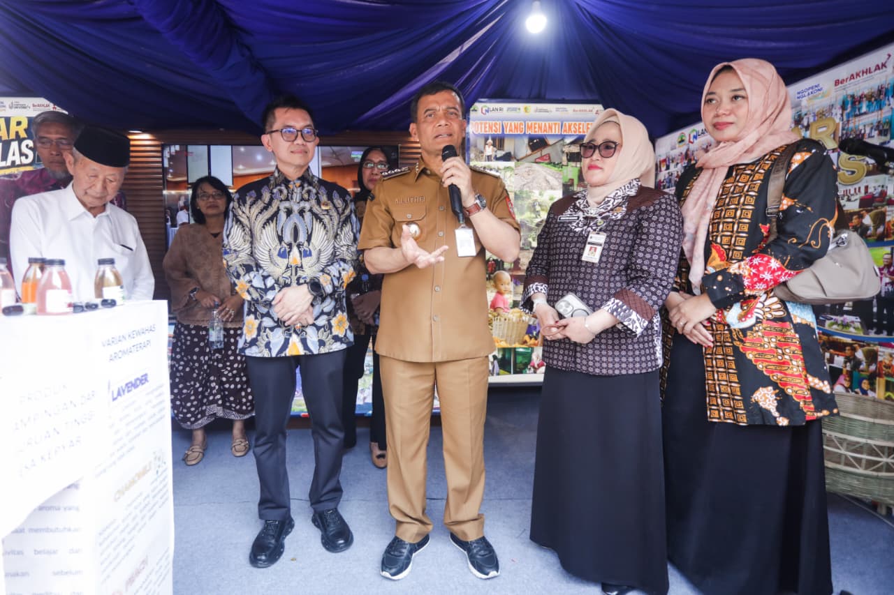 Sumber Gambar : https://jatengprov.go.id/publik/atasi-kemiskinan-lewat-pendidikan-pemprov-jateng-terapkan-metode-pbl-di-desa-kepyar/