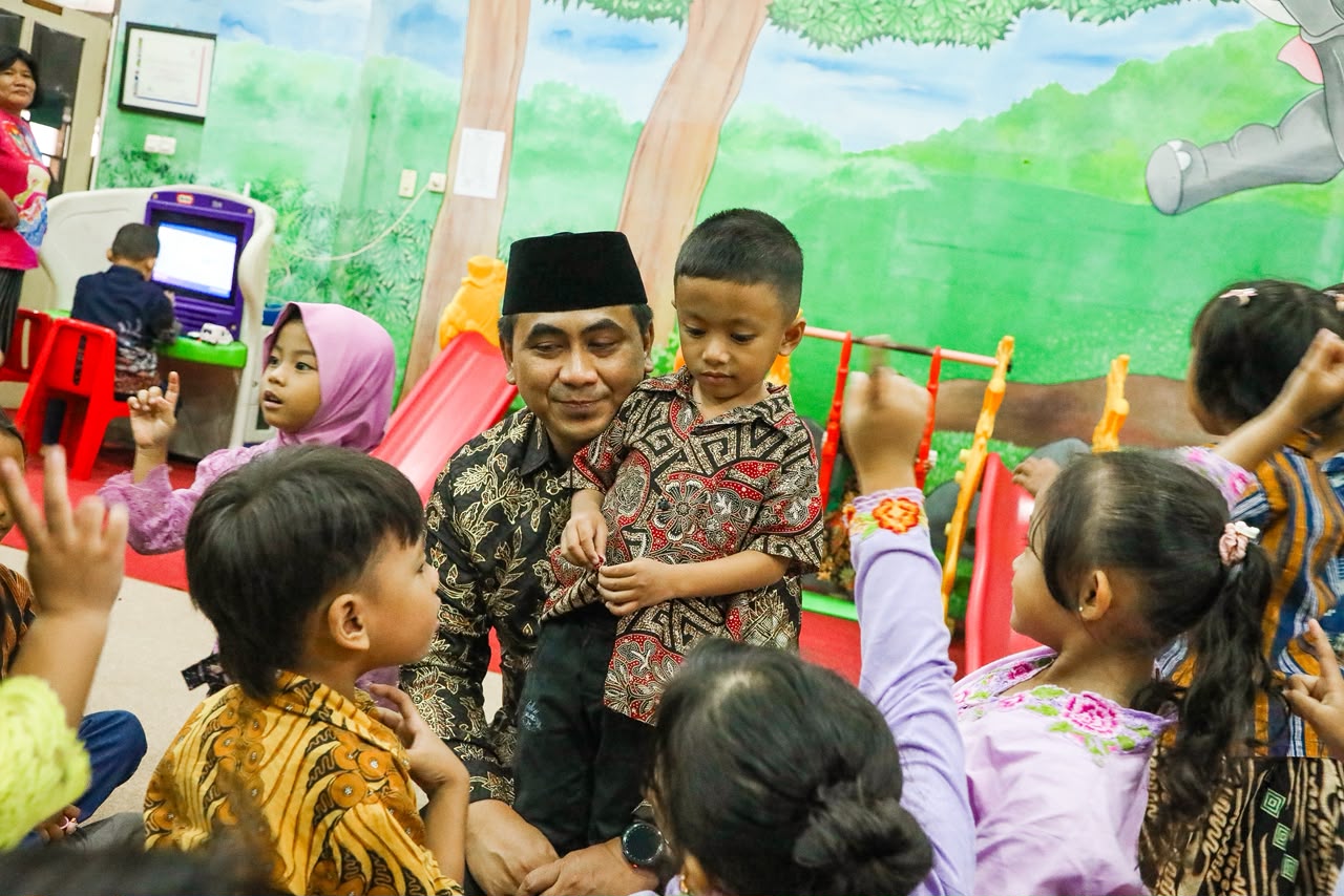 Sumber Gambar : https://jatengprov.go.id/publik/pemprov-jateng-terus-tingkatkan-literasi-warga-ini-upayanya/