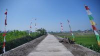 Sumber Gambar : https://jatengprov.go.id/beritadaerah/jalan-beton-rampung-akses-petani-desa-somokaton-kian-mudah/ Sumber Gambar : https://jatengprov.go.id/beritadaerah/jalan-beton-rampung-akses-petani-desa-somokaton-kian-mudah/