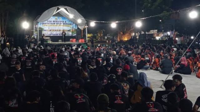 Sumber Gambar : https://www.seputarmuria.com/ormas-di-pati-gelar-doa-bersama-komitmen-jaga-kondusivitas-daerah/