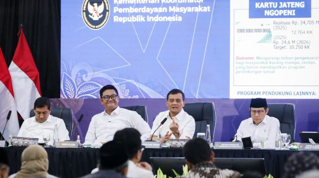 Sumber Gambar : https://jatengprov.go.id/publik/upaya-gubernur-ahmad-luthfi-atasi-kemiskinan-tuai-berbagai-apresiasi/